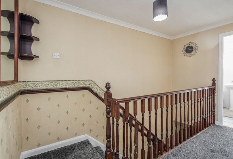 レジデンス Tms Spacious 3 Bed House! Tilbury! Free Parking!