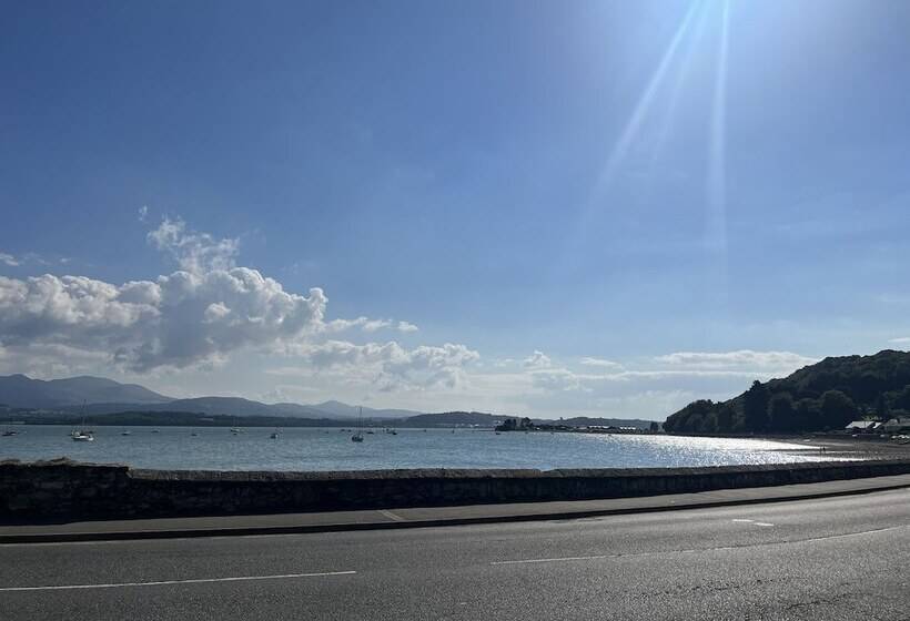 住所  Traditional 3 Bed Cottage, Log Burner & Sea Views!