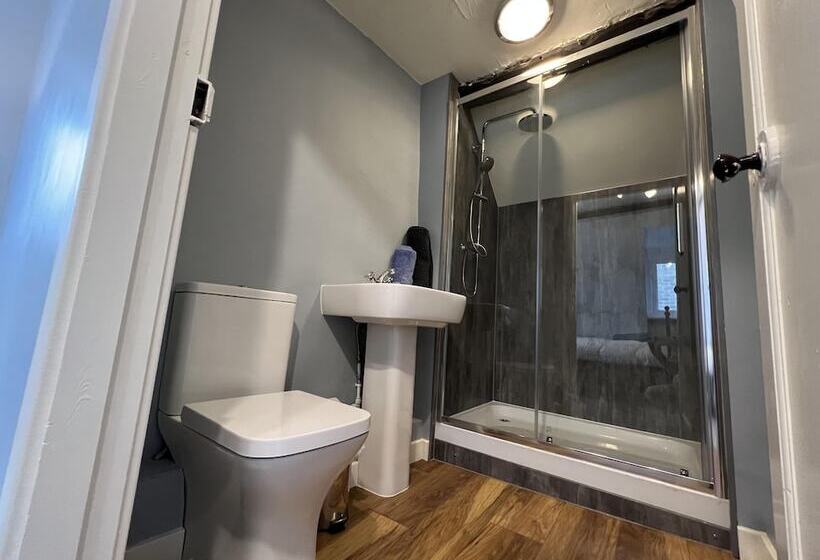 住所  Traditional 3 Bed Cottage, Log Burner & Sea Views!