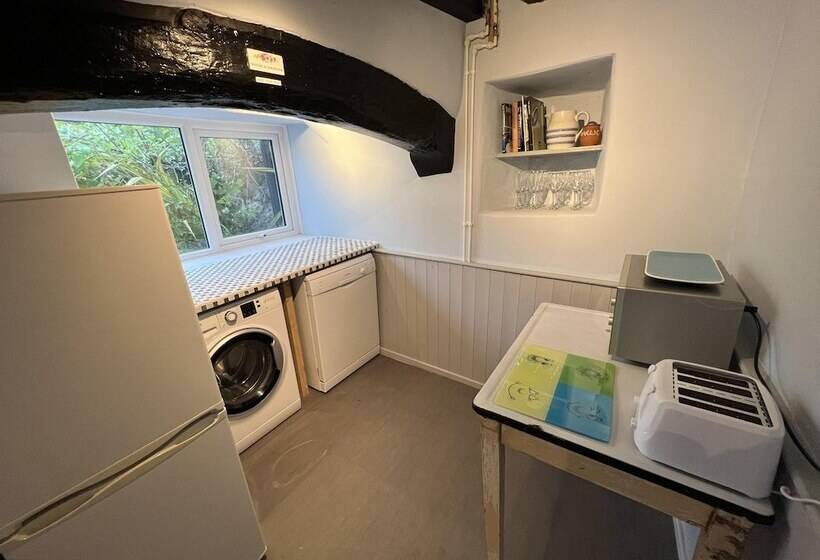 住所  Traditional 3 Bed Cottage, Log Burner & Sea Views!