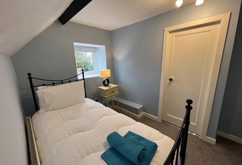 إقامة Traditional 3 Bed Cottage, Log Burner & Sea Views!