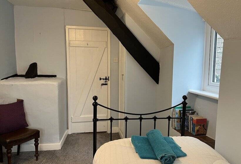 住所  Traditional 3 Bed Cottage, Log Burner & Sea Views!