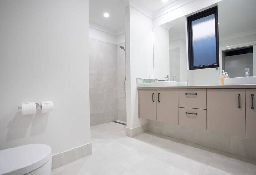 إقامة Vancouver S End By The Bnb Collection