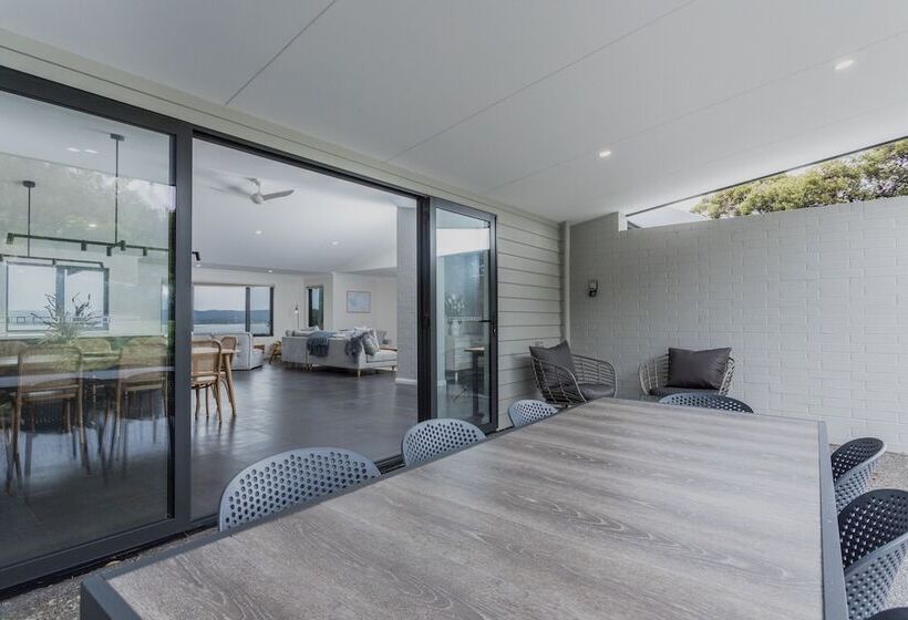 اقامتگاه Vancouver S End By The Bnb Collection