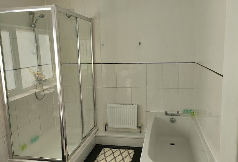 إقامة Victoria Heights   Beautiful 3 Bed In Gillingham K