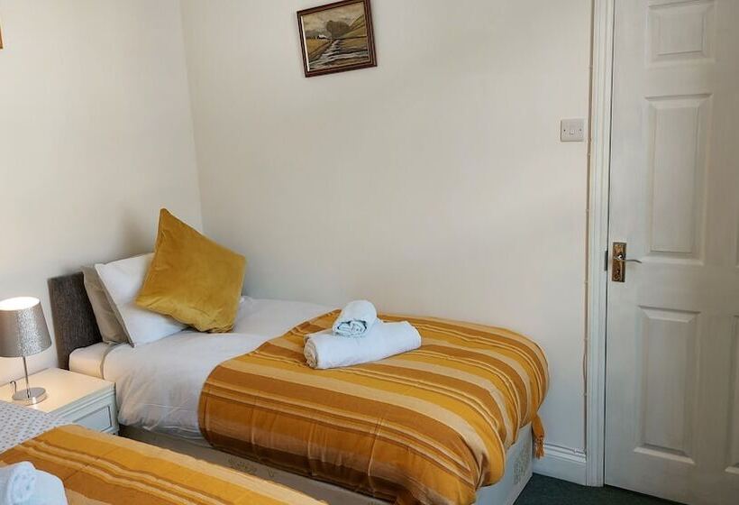 إقامة Victoria Heights   Beautiful 3 Bed In Gillingham K