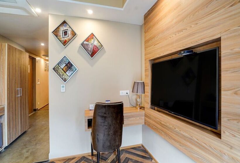 استراحتگاه Naturevilas Sarovar Premiere Manali