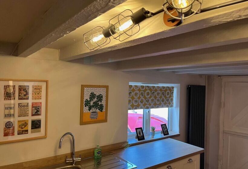 渡假胜地  The North Wales Gathering   Hot Tub Sleeps Up To 16