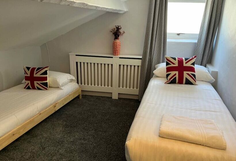 渡假胜地  The North Wales Gathering   Hot Tub Sleeps Up To 16