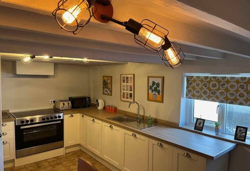 渡假胜地  The North Wales Gathering   Hot Tub Sleeps Up To 16