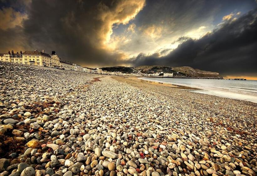 渡假胜地  The North Wales Gathering   Hot Tub Sleeps Up To 16