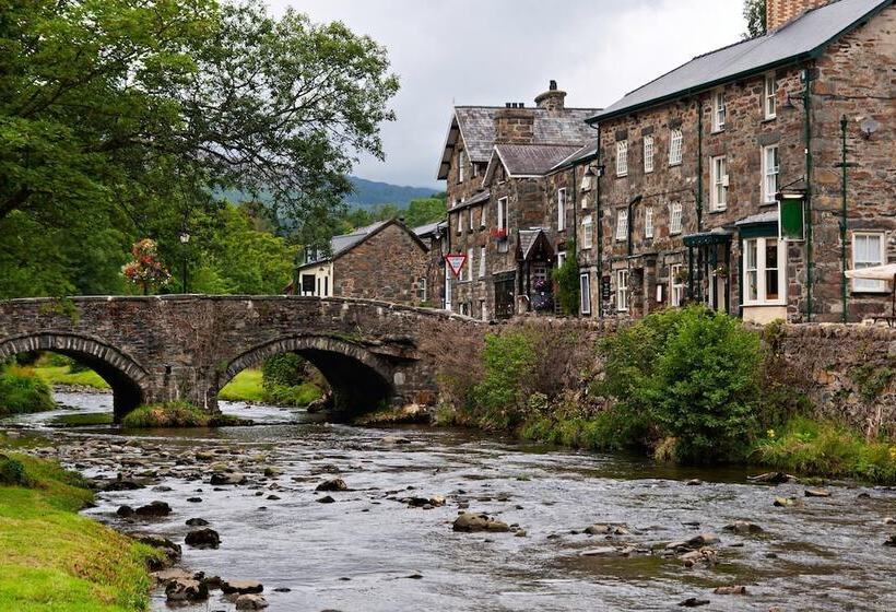 منتجع The North Wales Gathering   Hot Tub Sleeps Up To 16