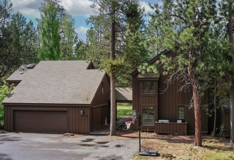 Skylight By Avantstay Elevated Mountain Home W/ Hot Tub, Billiards, Large Patio