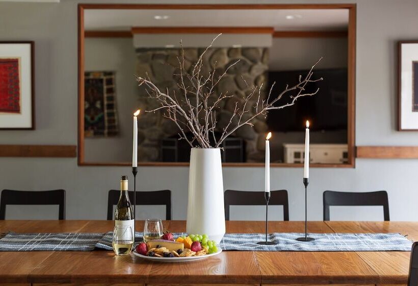 Skylight By Avantstay Elevated Mountain Home W/ Hot Tub, Billiards, Large Patio