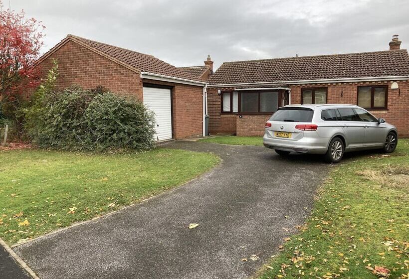 Spacious Detached Bungalow With Ample Parking