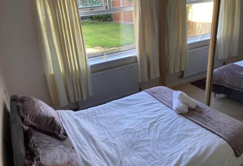 Spacious Detached Bungalow With Ample Parking