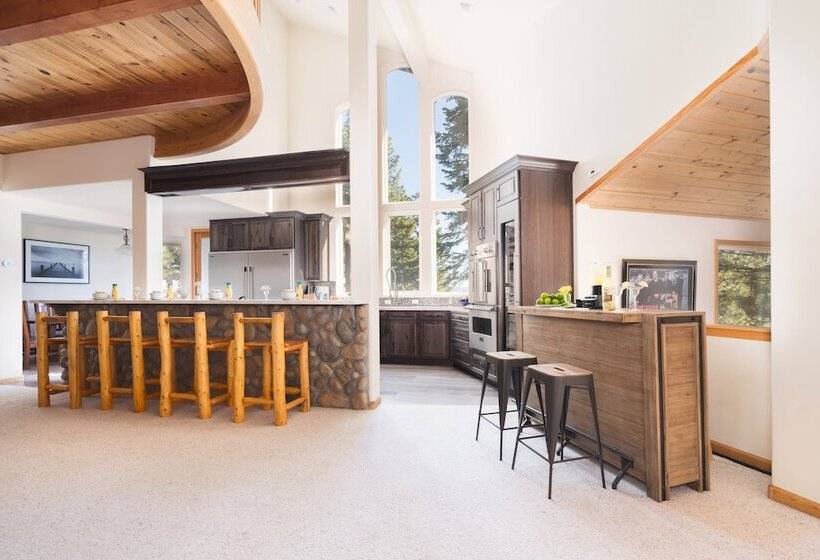 Sparrow By Avantstay Modern Mountain Retreat W/ Hot Tub, Pool Table & Games!