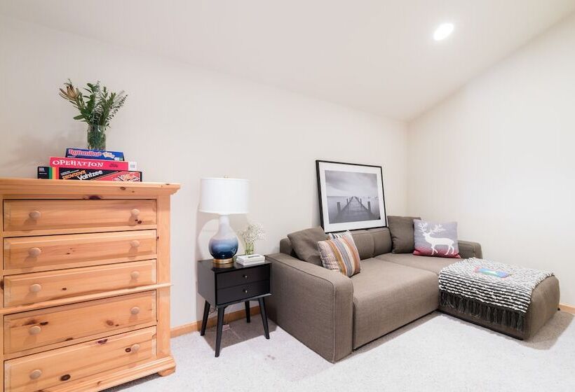 Sparrow By Avantstay Modern Mountain Retreat W/ Hot Tub, Pool Table & Games!