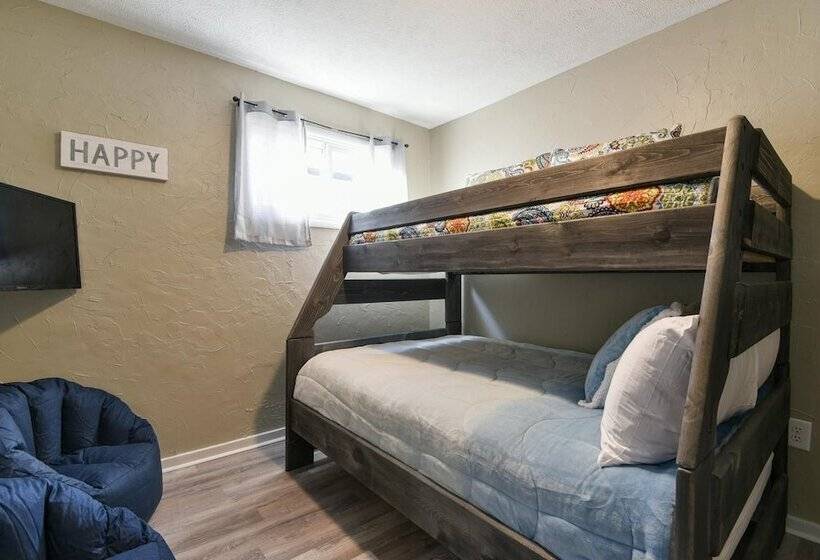 Stay N Play   Downtown Branson   Free Trolley Or Walk To All The Fun!!