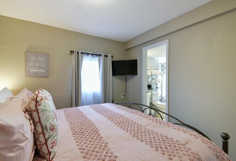 Stay N Play   Downtown Branson   Free Trolley Or Walk To All The Fun!!