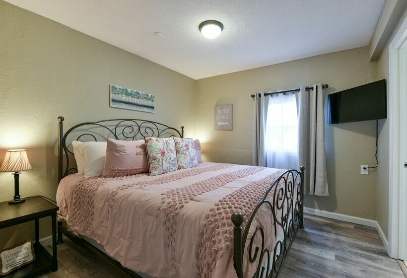 Stay N Play   Downtown Branson   Free Trolley Or Walk To All The Fun!!