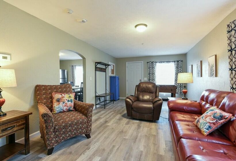 Stay N Play   Downtown Branson   Free Trolley Or Walk To All The Fun!!