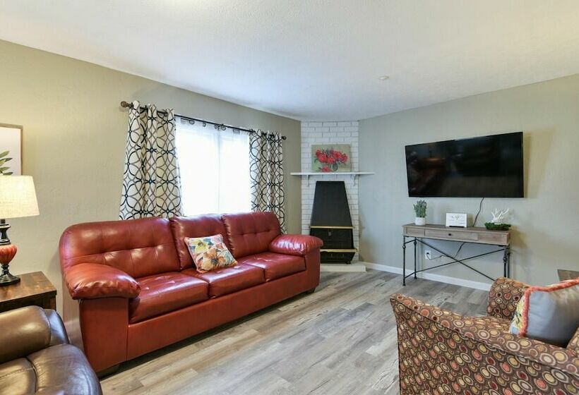 Stay N Play   Downtown Branson   Free Trolley Or Walk To All The Fun!!