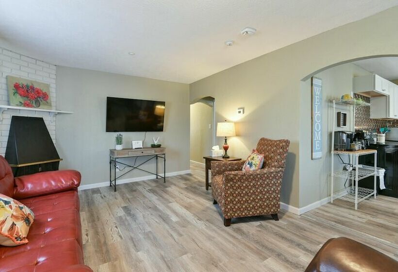 Stay N Play   Downtown Branson   Free Trolley Or Walk To All The Fun!!