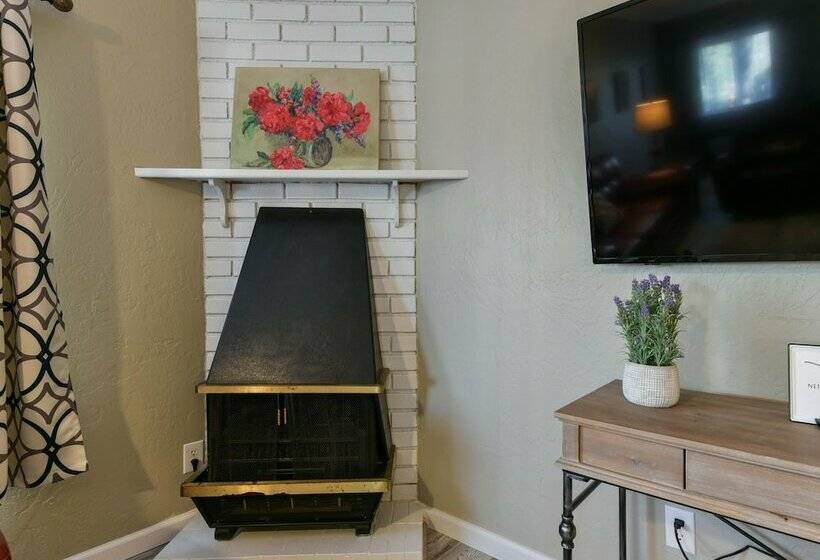 Stay N Play   Downtown Branson   Free Trolley Or Walk To All The Fun!!