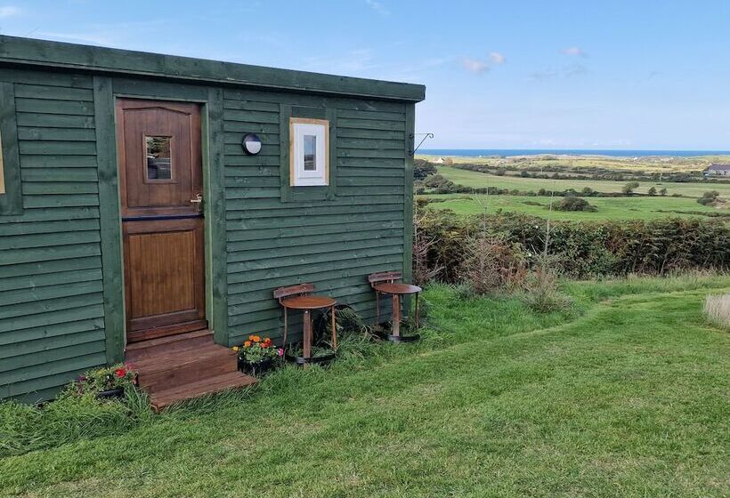 Stunning 1 Bed Shepherd Hut