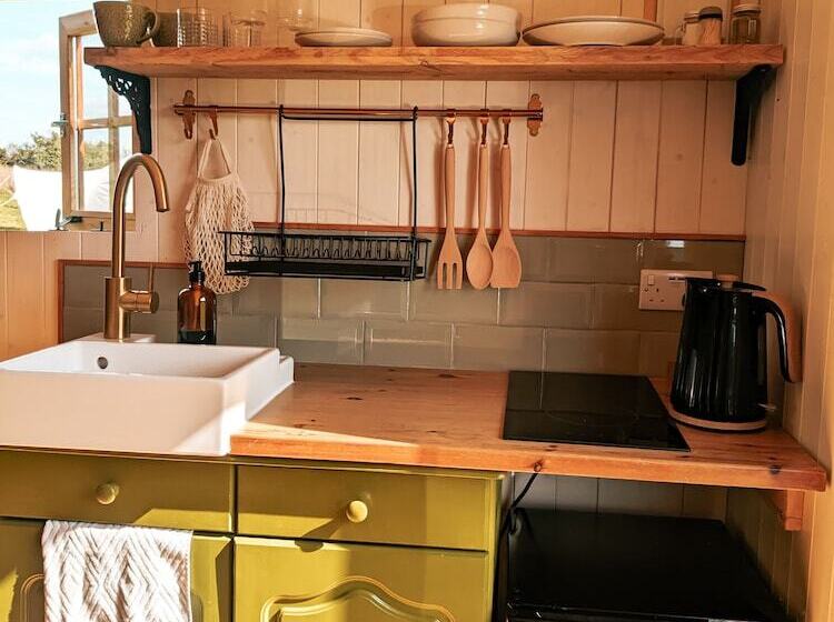 Stunning Shepherd S Hut Retreat, North Devon