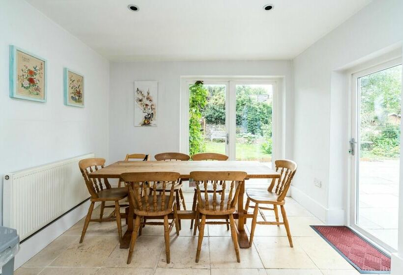 Stylish 3bd Family Home In Shepherd Bush