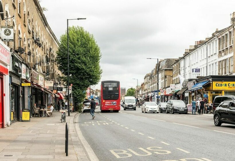 Stylish 3bd Family Home In Shepherd Bush