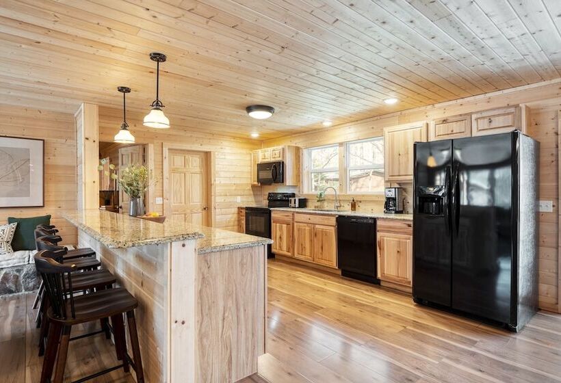 Sugar Cove By Avantstay Cabin By The River! W/ Hot Tub, Pool Table & Guest House!