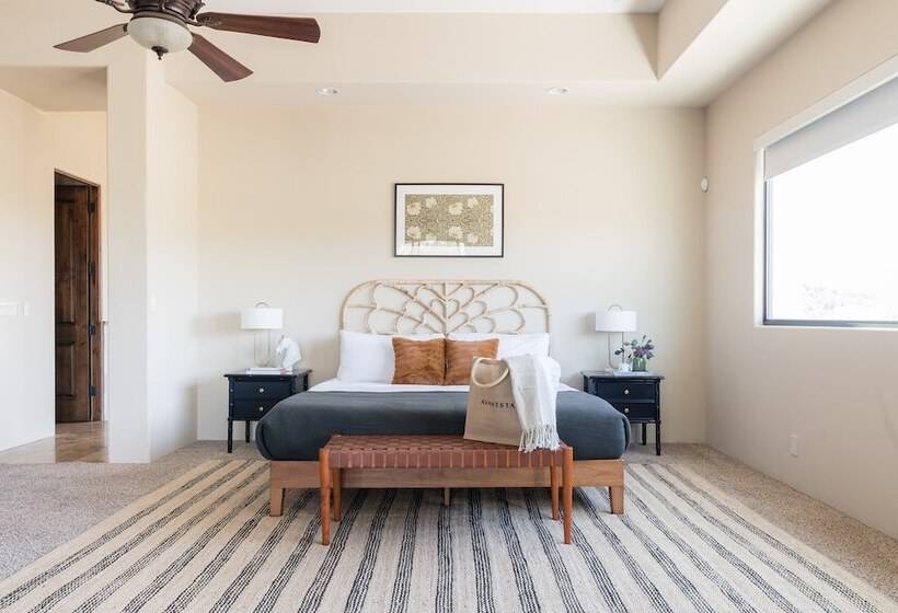 Sunbeam By Avantstay Elegant, Private Desert Home W/ Infinity Pool, Spa & View