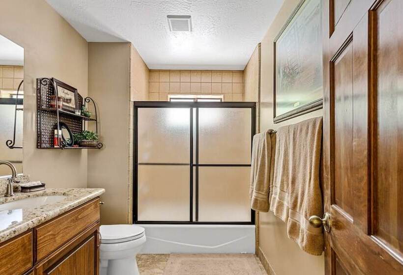 Sutter Ln By Avantstay Beautifully Remodeled Kitchen,4cabin Chic Bedrooms