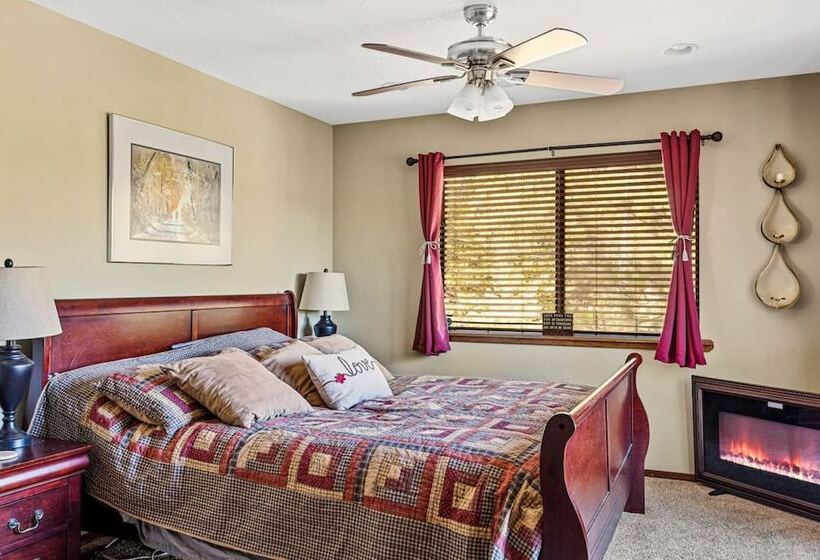 Sutter Ln By Avantstay Beautifully Remodeled Kitchen,4cabin Chic Bedrooms