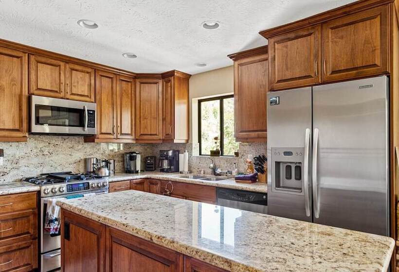 Sutter Ln By Avantstay Beautifully Remodeled Kitchen,4cabin Chic Bedrooms