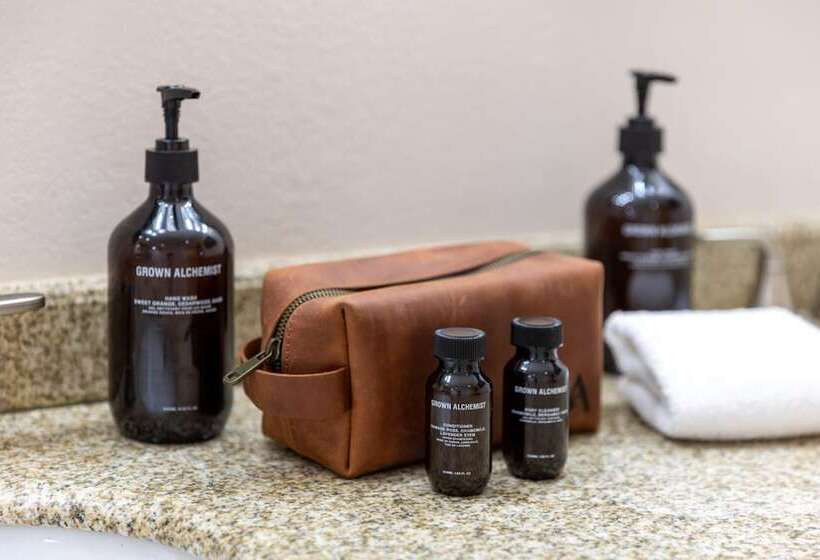 Sweet Pine Deck + Hot Tub, Cozy Modern Interior Close To Ski Resort!