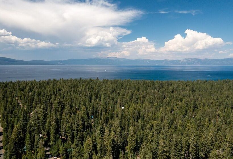 Sweet Pine Deck + Hot Tub, Cozy Modern Interior Close To Ski Resort!