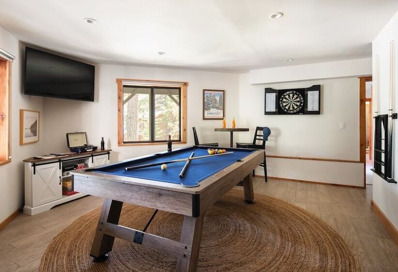 Timberline By Avantstay Stunning Chalet Cabin W/ Hot Tub, Pool Table & Home Theater!