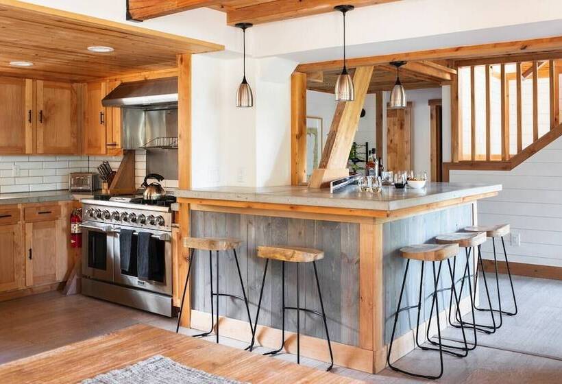 Timberline By Avantstay Stunning Chalet Cabin W/ Hot Tub, Pool Table & Home Theater!