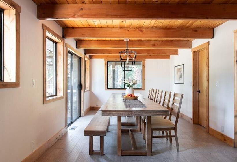 Timberline By Avantstay Stunning Chalet Cabin W/ Hot Tub, Pool Table & Home Theater!