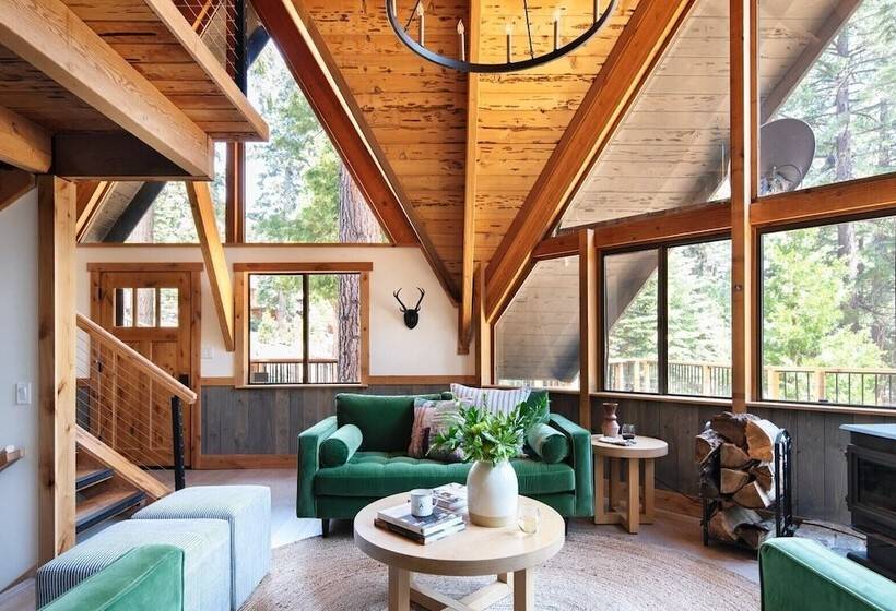 Timberline By Avantstay Stunning Chalet Cabin W/ Hot Tub, Pool Table & Home Theater!