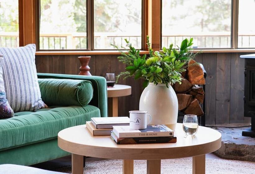 Timberline By Avantstay Stunning Chalet Cabin W/ Hot Tub, Pool Table & Home Theater!