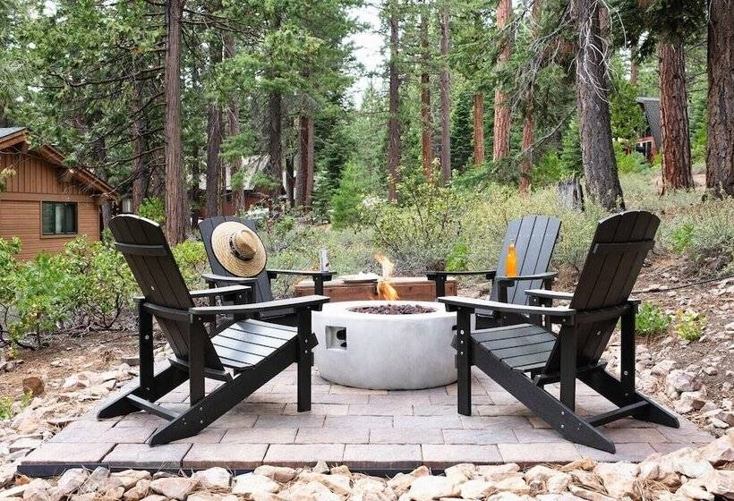 Timberline By Avantstay Stunning Chalet Cabin W/ Hot Tub, Pool Table & Home Theater!