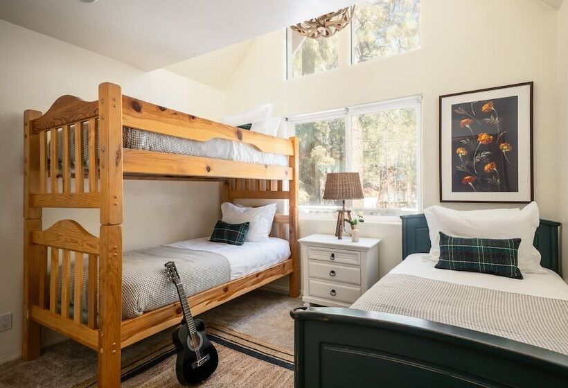 Hartwood By Avantstay Cozy Big Bear Abode W/ Spacious Deck & Stone Fireplace