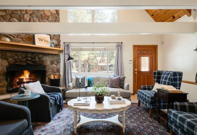 Hartwood By Avantstay Cozy Big Bear Abode W/ Spacious Deck & Stone Fireplace