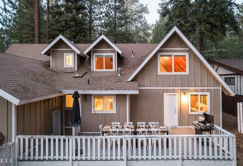 Hartwood By Avantstay Cozy Big Bear Abode W/ Spacious Deck & Stone Fireplace