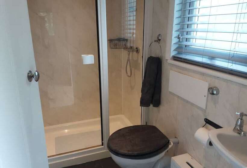 Tranquil Wood Cabin Set In A Beautiful Orchard